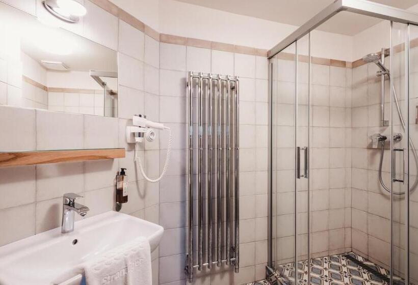 膳宿费 Alt Straninger