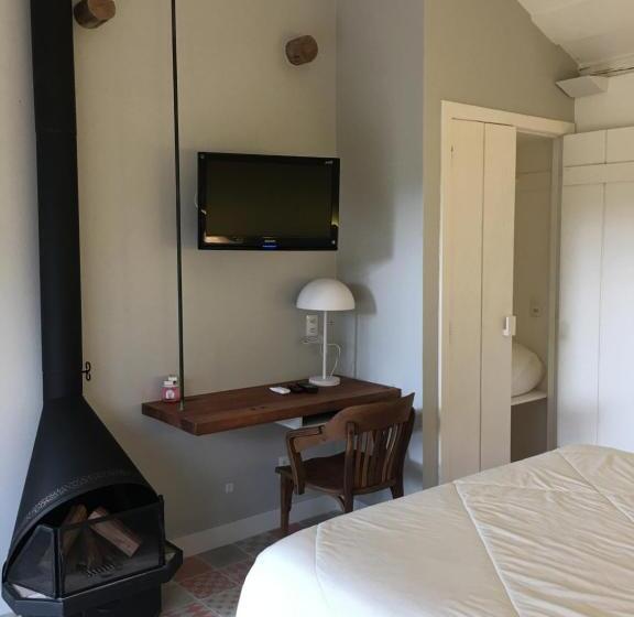 膳宿费 Auberge Suisse Pousada