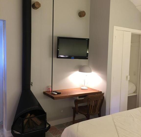 膳宿费 Auberge Suisse Pousada