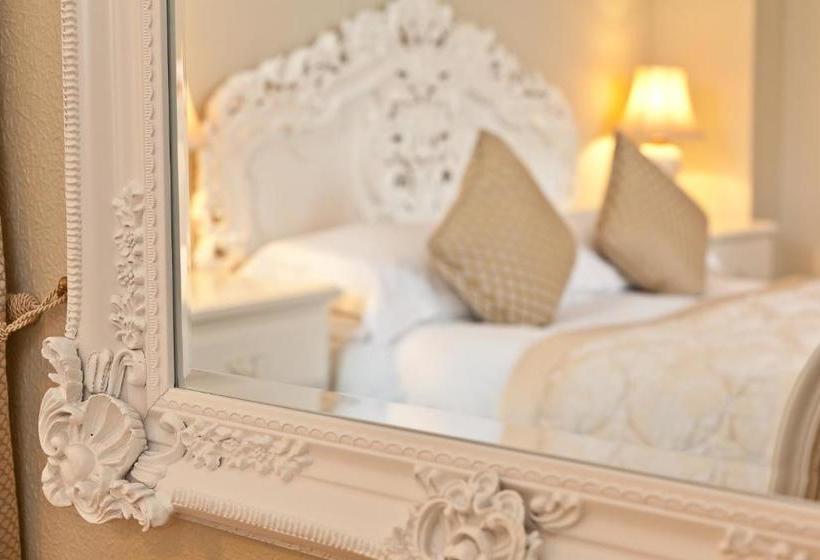 פנסיון Chestnuts Guest House