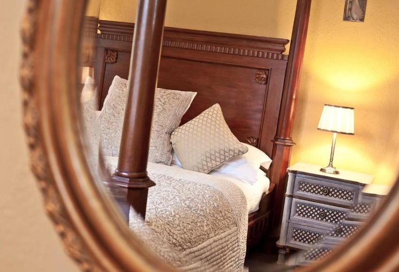 פנסיון Chestnuts Guest House