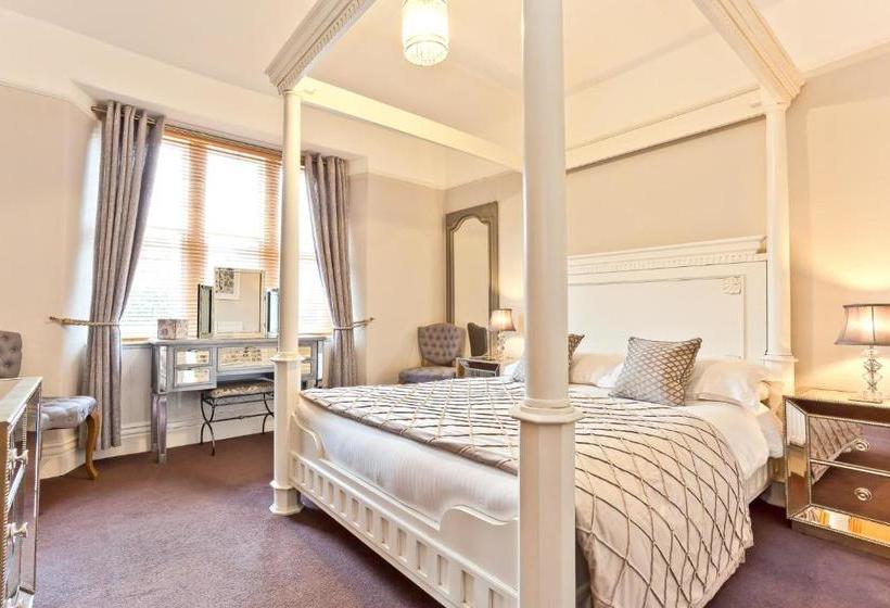 פנסיון Chestnuts Guest House