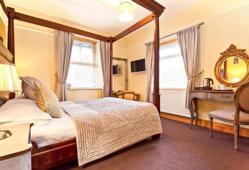 פנסיון Chestnuts Guest House