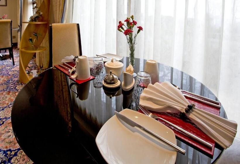 بنسيون Englewood Lodge