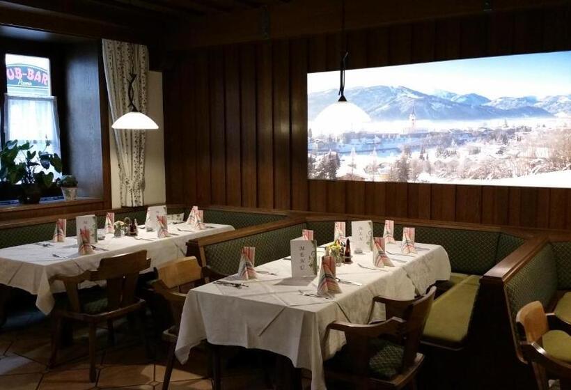 بنسيون Gasthof   Restaurant Löcker