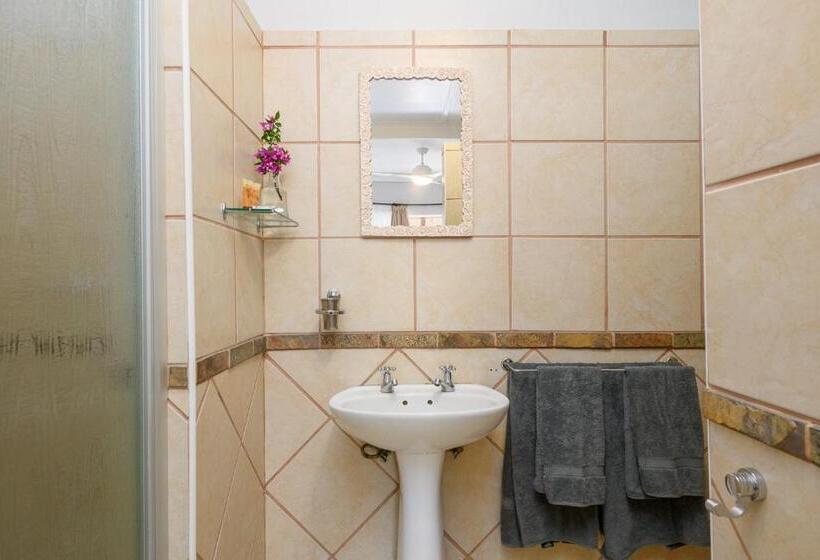 פנסיון Hlulala Guest House