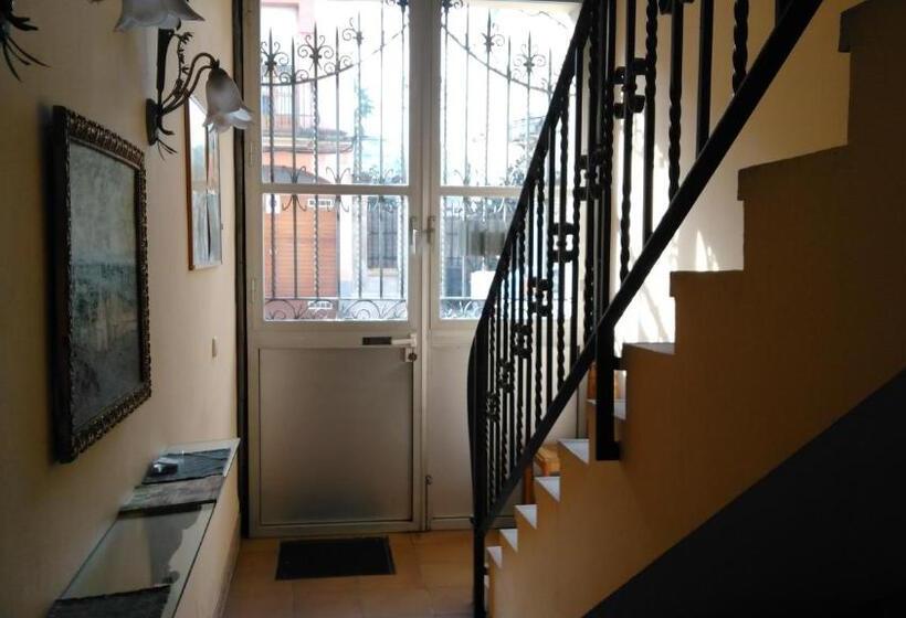 פנסיון Hostal Porta De Ferro