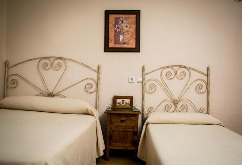 פנסיון Hostal Restaurante El Paso