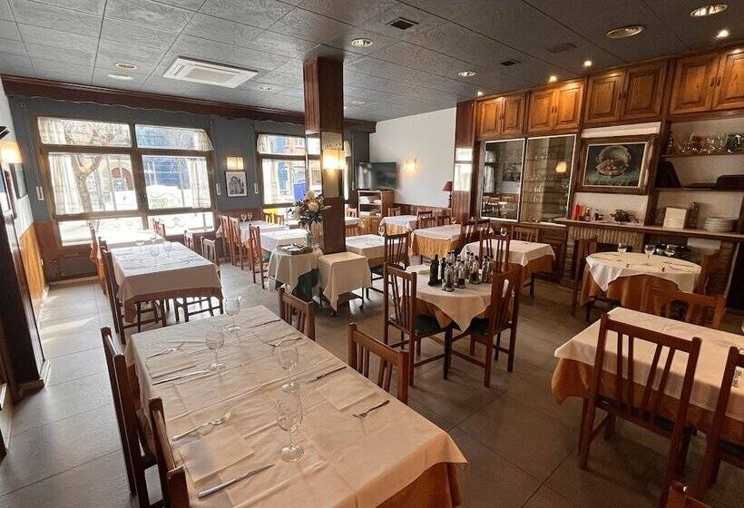 پانسیون Hostal Tarres