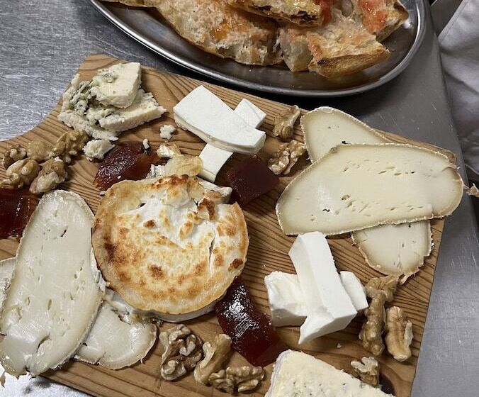 پانسیون Hostal Tarres