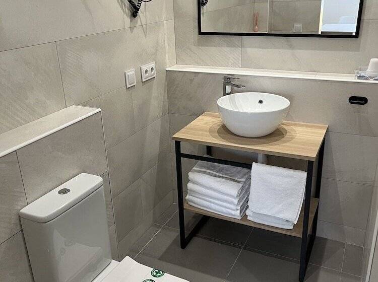 پانسیون Hostal Tarres