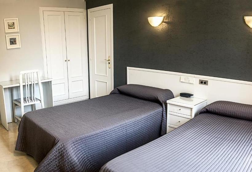 Пансион Hostal Ya