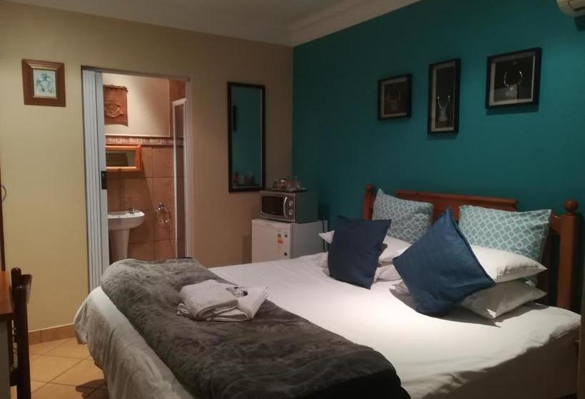 פנסיון La Familia Guest House