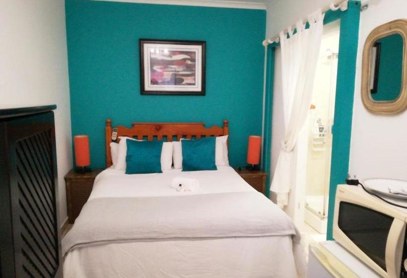 פנסיון La Familia Guest House