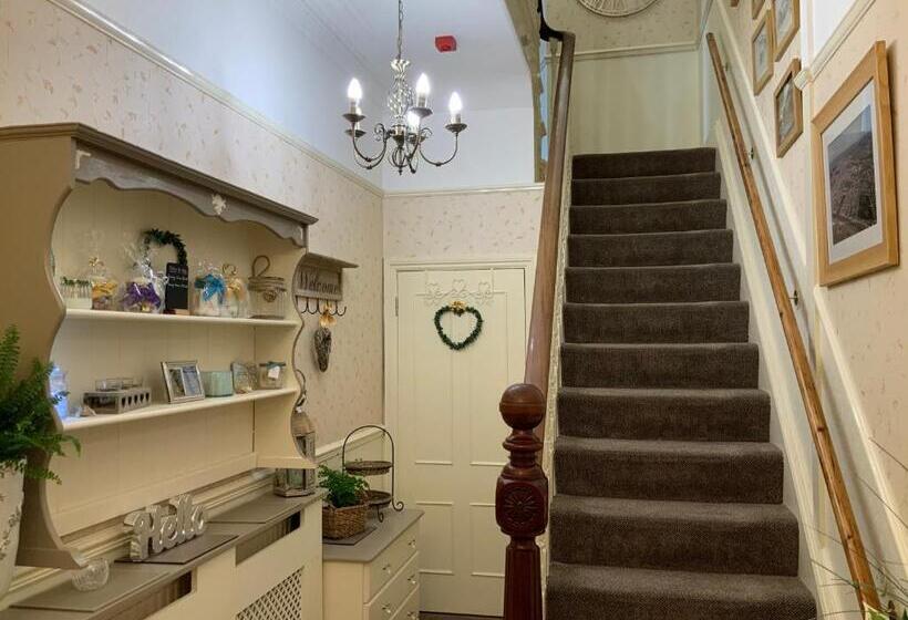 פנסיון Linden Lodge Guest House