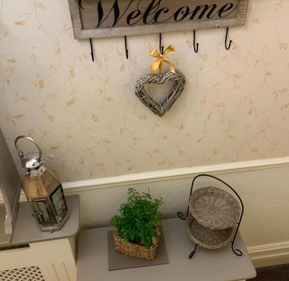 פנסיון Linden Lodge Guest House