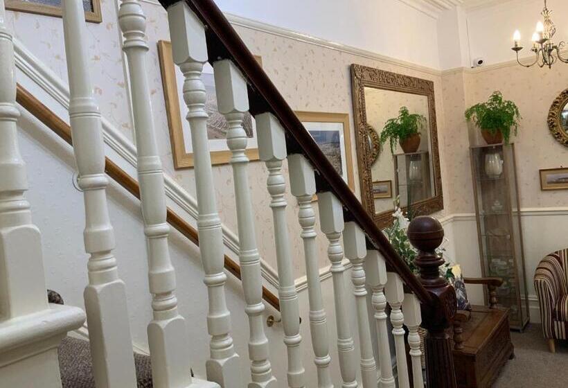 פנסיון Linden Lodge Guest House