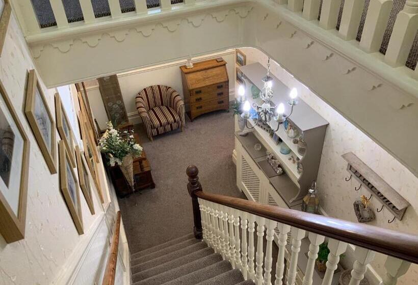 פנסיון Linden Lodge Guest House