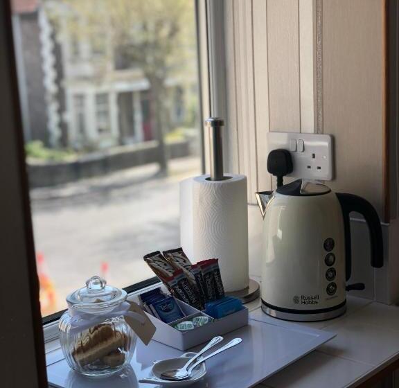 פנסיון Linden Lodge Guest House