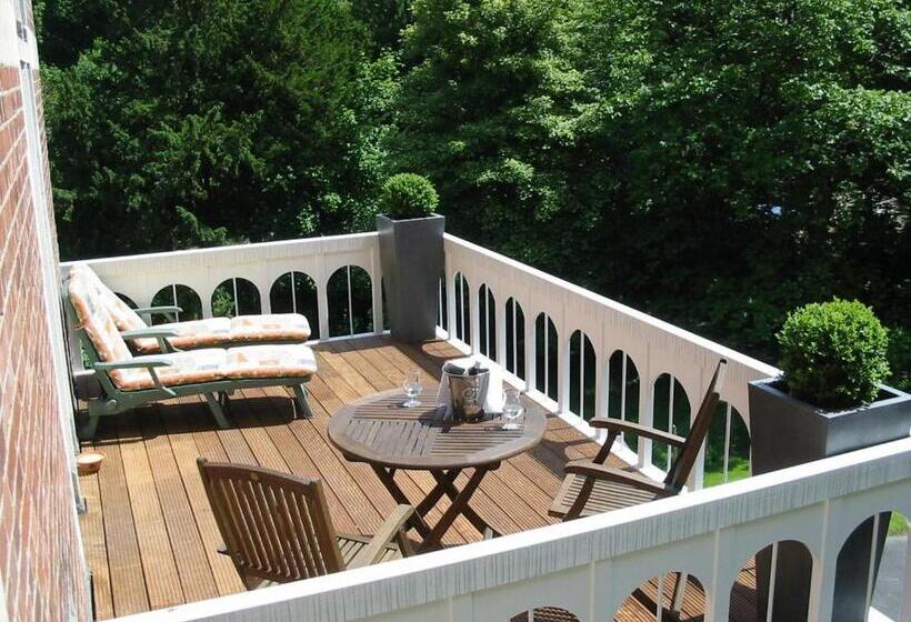 ペンション New Castle