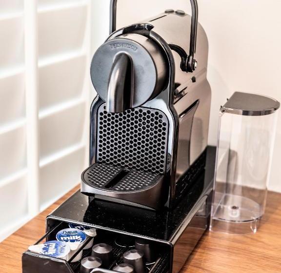 پانسیون Plumwood Boutique Hotel By The Living Journey Collection