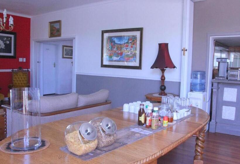 ペンション The Boston Guest House