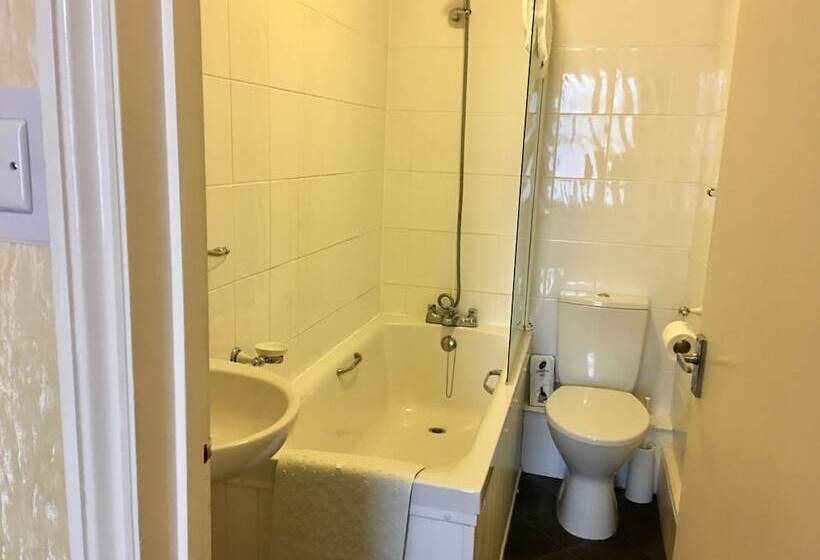 ペンション The Cherry Tree Guest House