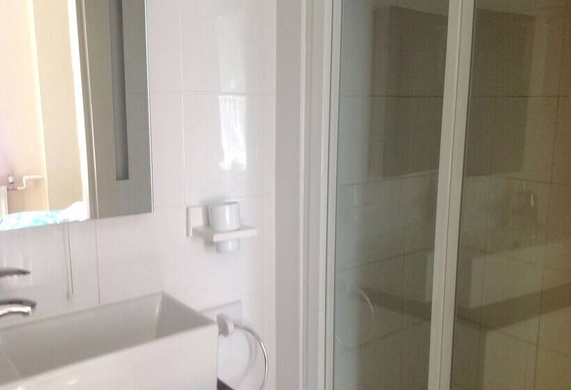 ペンション The Cherry Tree Guest House