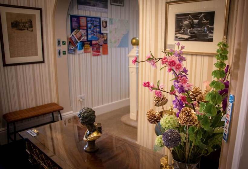 ペンション The Cherry Tree Guest House