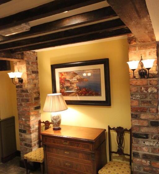 بنسيون The Dibbinsdale Inn