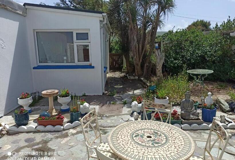 بنسيون The Ferry Boat