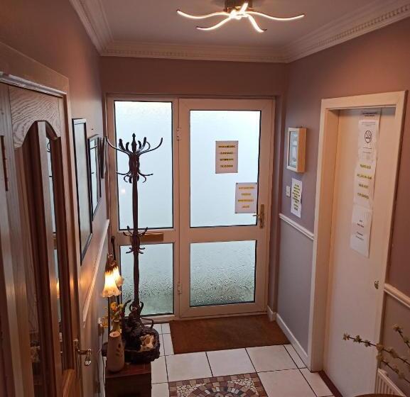 פנסיון The Ferry Boat