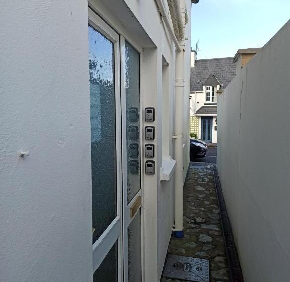 פנסיון The Ferry Boat