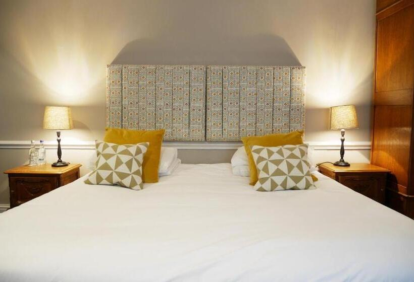 بنسيون The Fleece