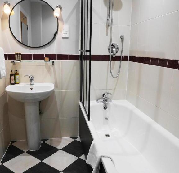 بنسيون The Fleece