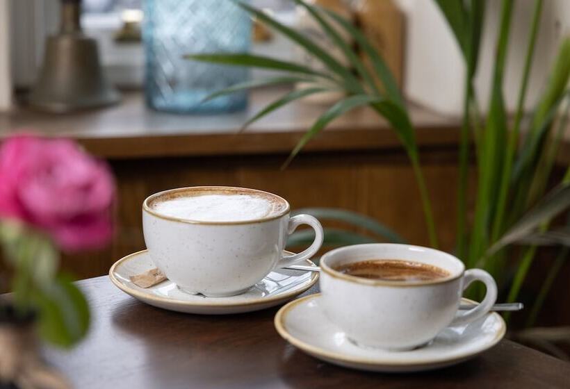 פנסיון The Jug And Bottle