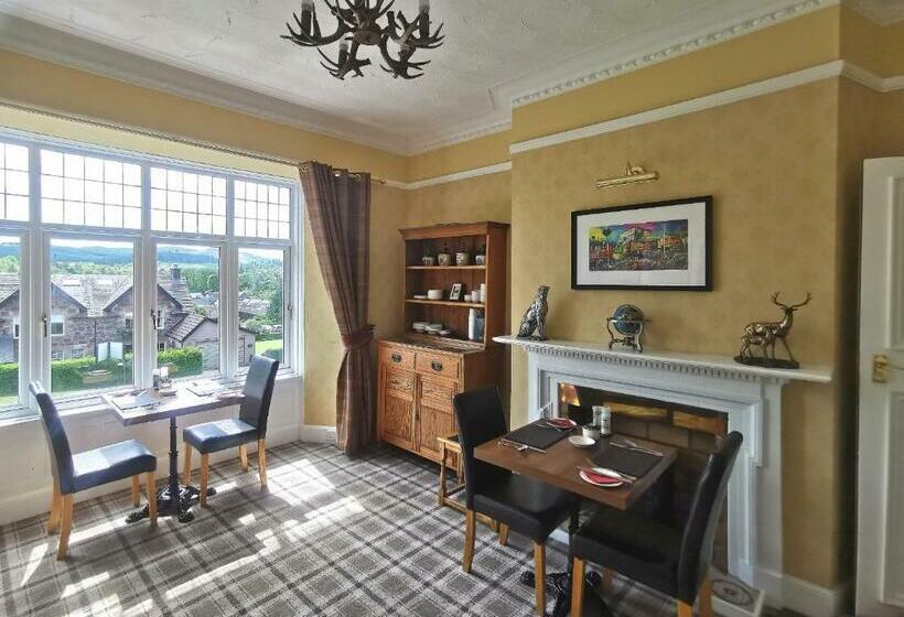 بنسيون The Knowe Guest House