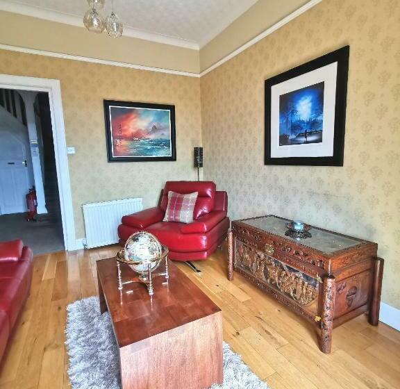 بنسيون The Knowe Guest House