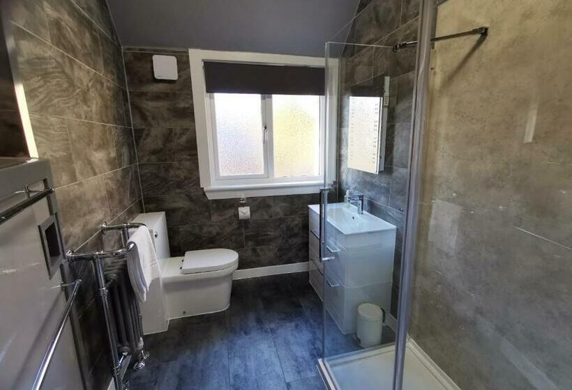 بنسيون The Knowe Guest House