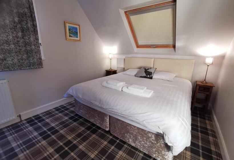 بنسيون The Knowe Guest House