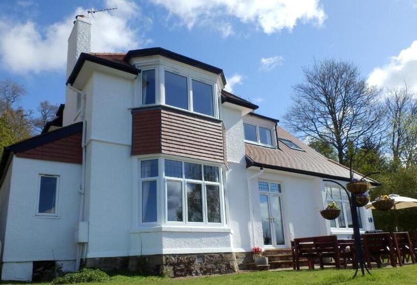 بنسيون The Knowe Guest House