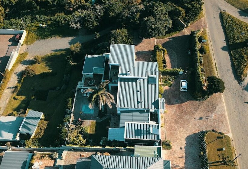 پانسیون The Lookout Guest House