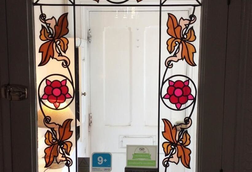 Пансион The Old Coach House