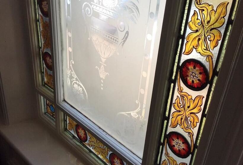 Пансион The Old Coach House