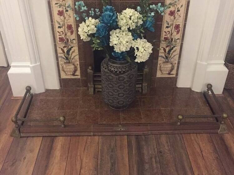 Пансион The Old Coach House