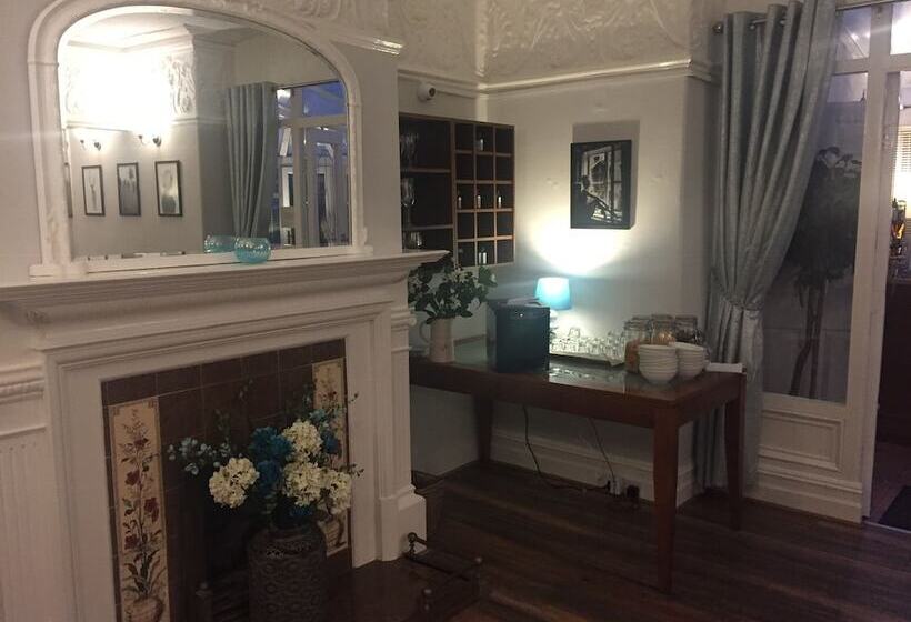 Пансион The Old Coach House