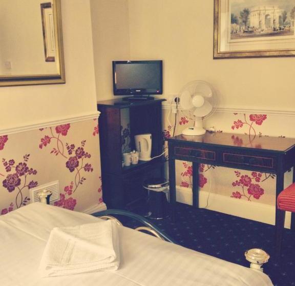 بنسيون The Royal Standard Guest House