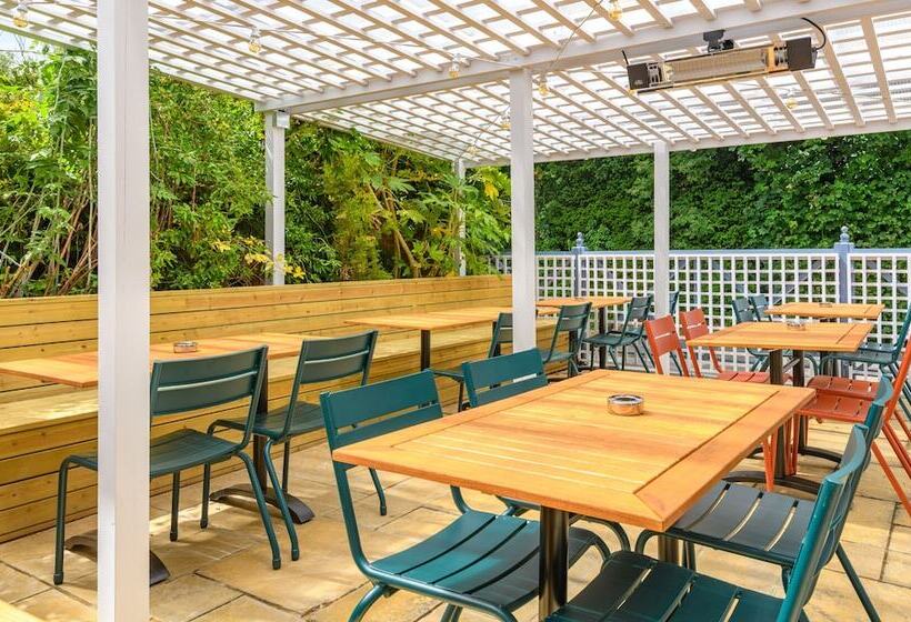 ペンション The Running Horse