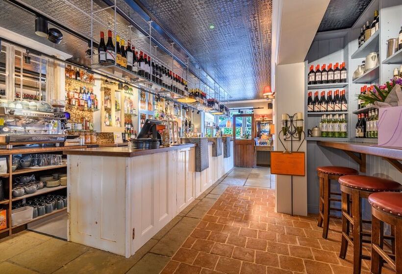 ペンション The Running Horse