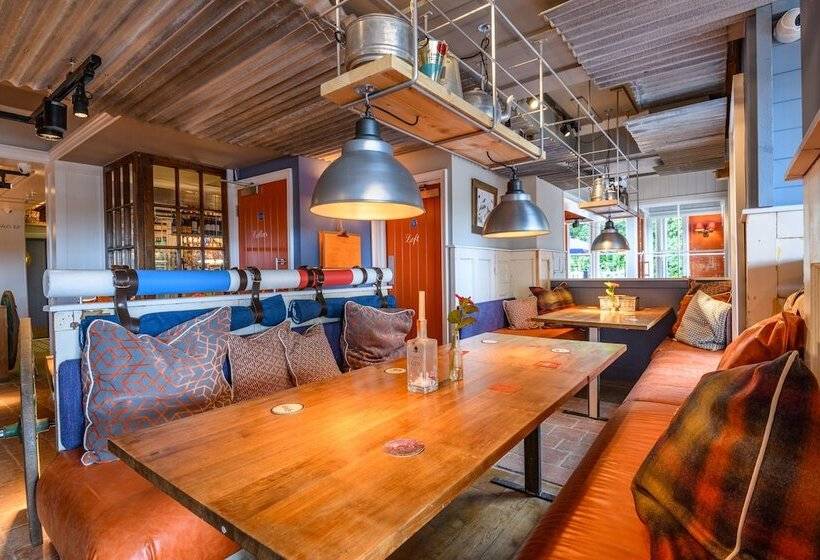 ペンション The Running Horse